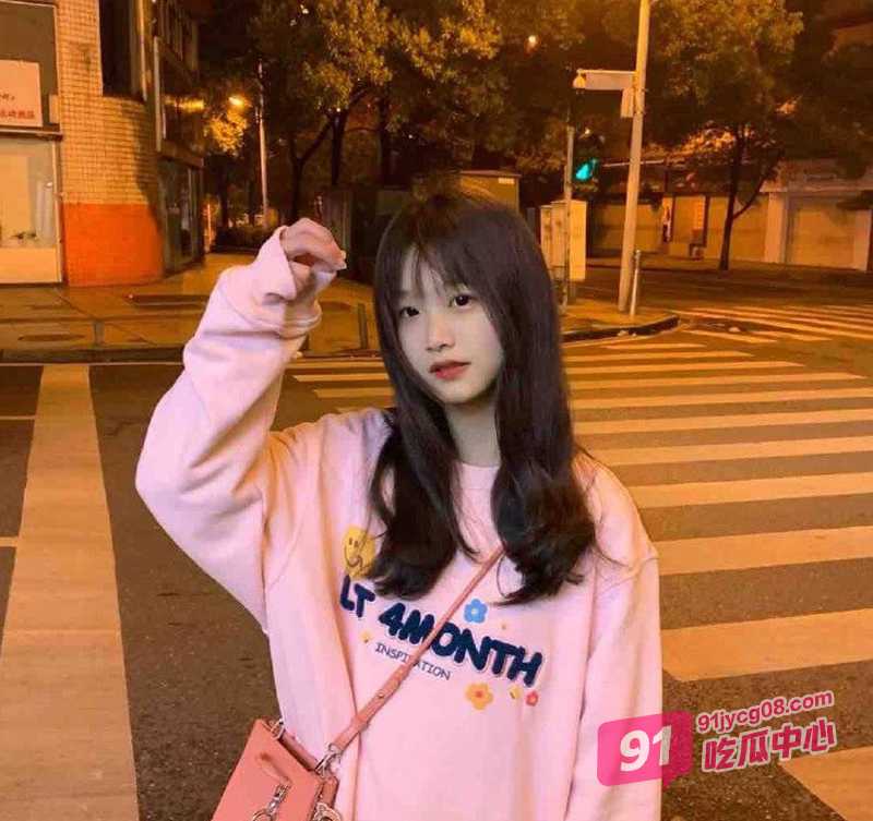 湖南株洲学生妹张双艺 可爱少女公交车口交事件完整版视频泄密!
