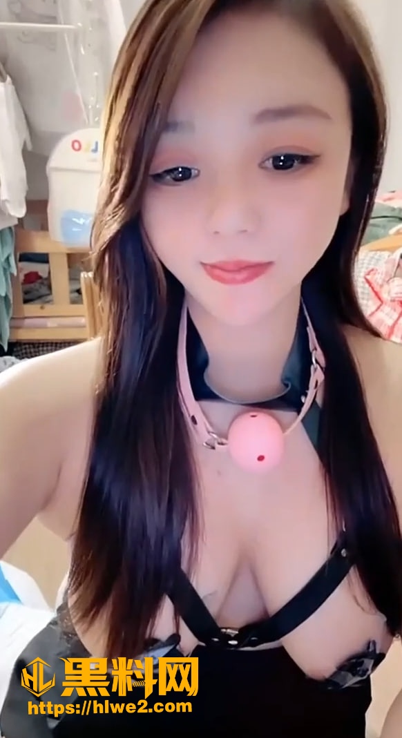 妈妈驿站 深夜无人快递驿站 丰乳肥臀小妹 SM套装 黑牛跳蛋狂震喷水