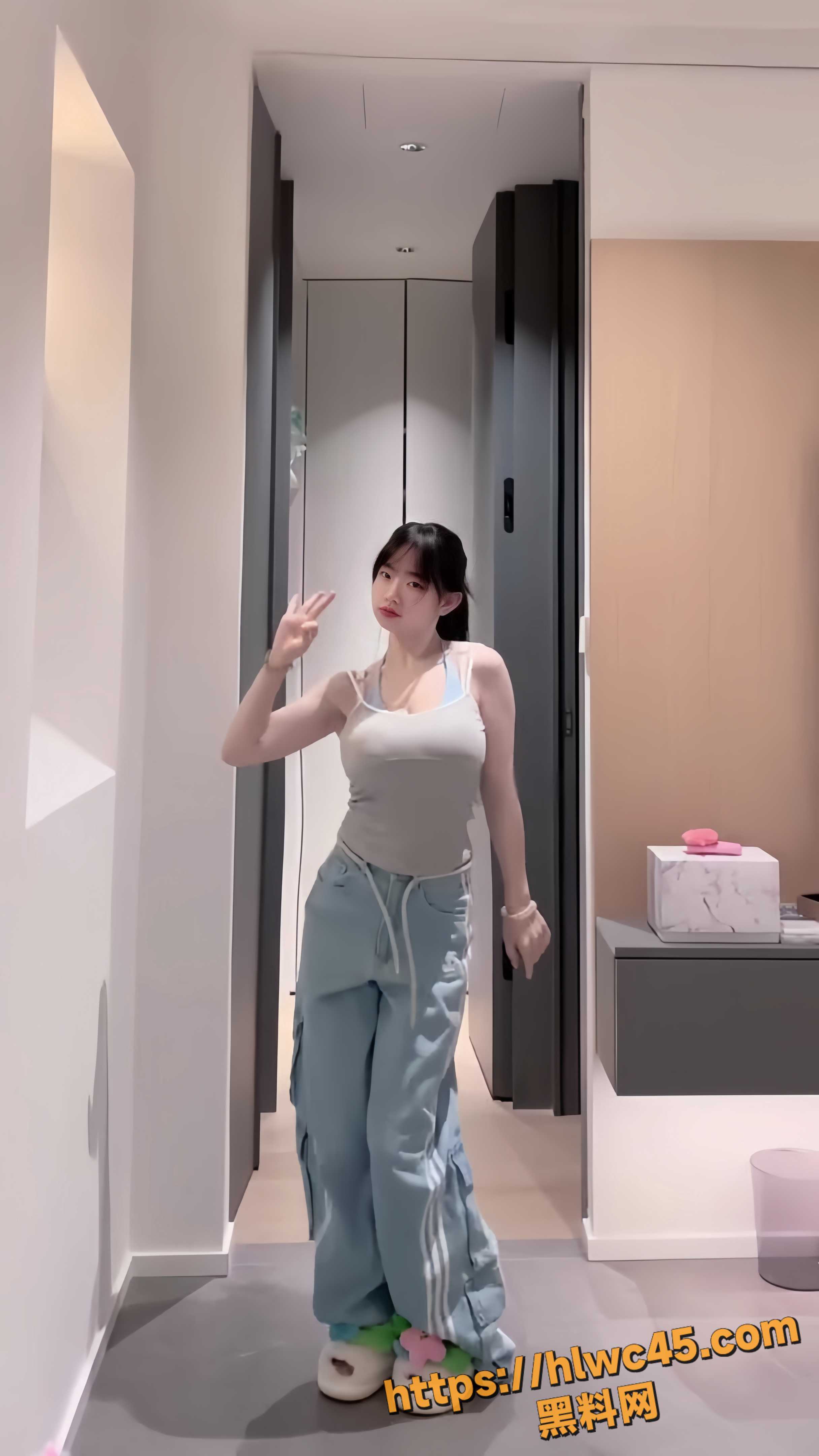 B站巨乳网红 女丑女丑是妞妞 抖胸情趣艳舞 极致挑逗福利拉满