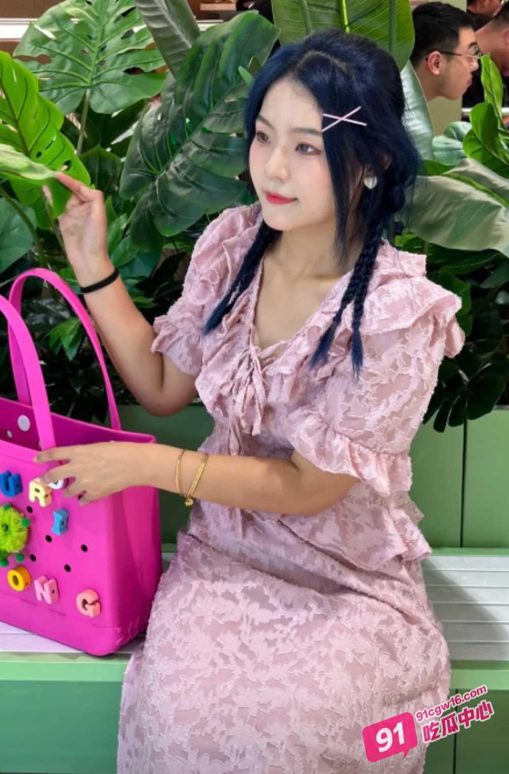 山东青岛丁萱萱表面高冷女神背后骚得一批 被金主包养捆绑调教淫荡至极 配图3