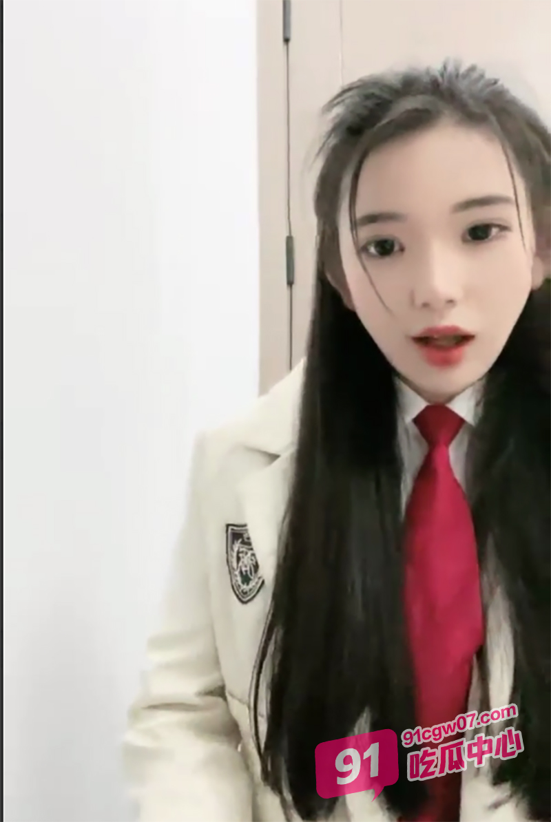 邯郸学院舞蹈艺术生刘琳欣 圆润巨乳吊足众人胃口 第一次下海就如此淫骚？ 配图2