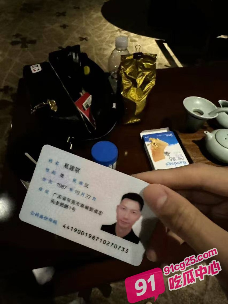 2_W_800px.jpg