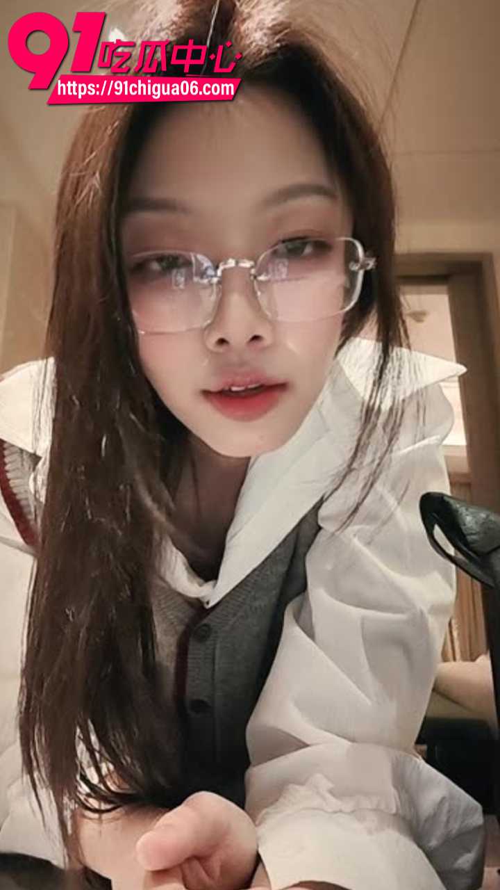 温柔眼镜娘下海私拍吃鸡福利6 温柔眼镜娘下海私拍吃鸡福利6