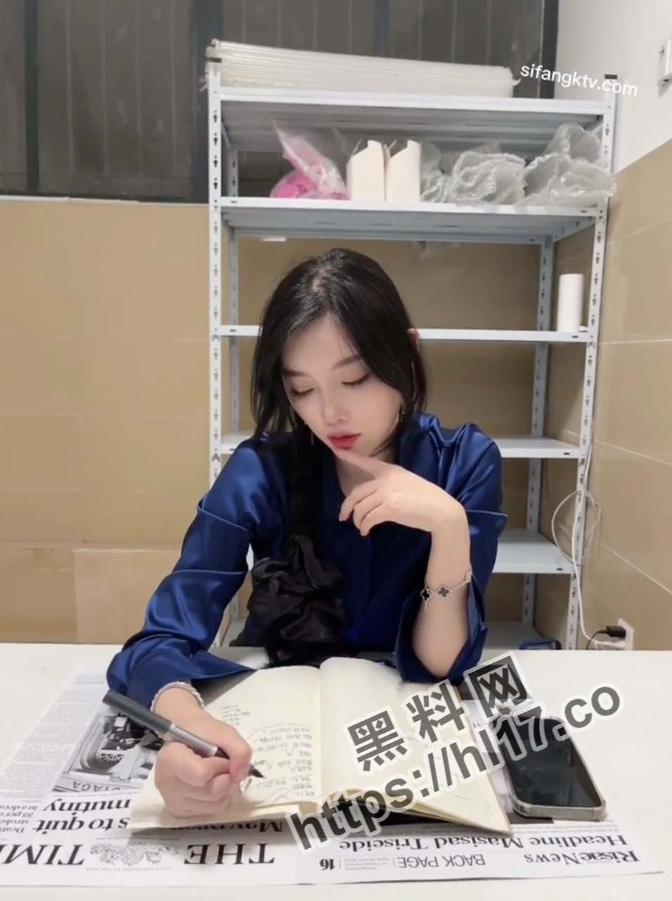 秀人网淫荡女神 杨晨晨 被家长尾随进入厕所直接强暴拍出最新作《粗暴家长性虐老师》