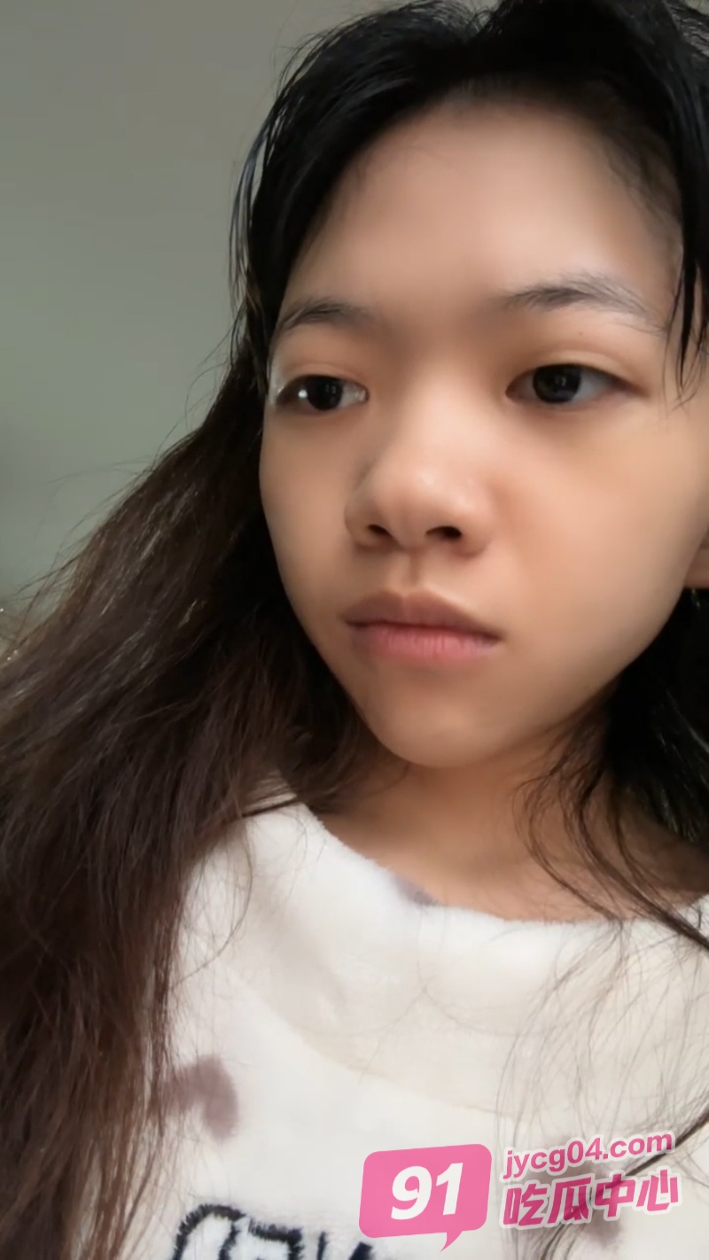 发骚技能拉满！广西小表妹直播实操大尺度 动作惹火停不下来