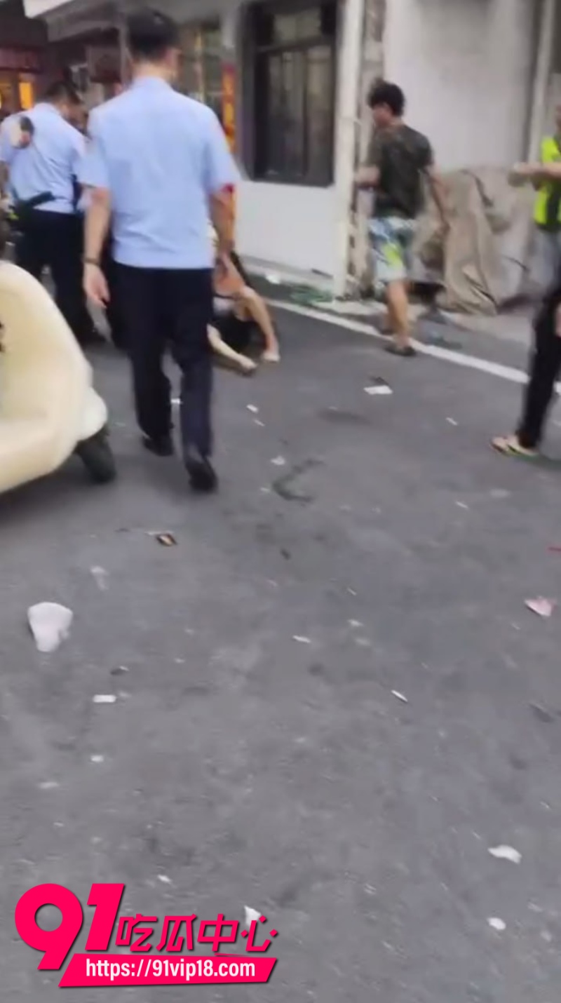 普宁流沙西陇万泰汇持刀伤人事件现场画面曝光2