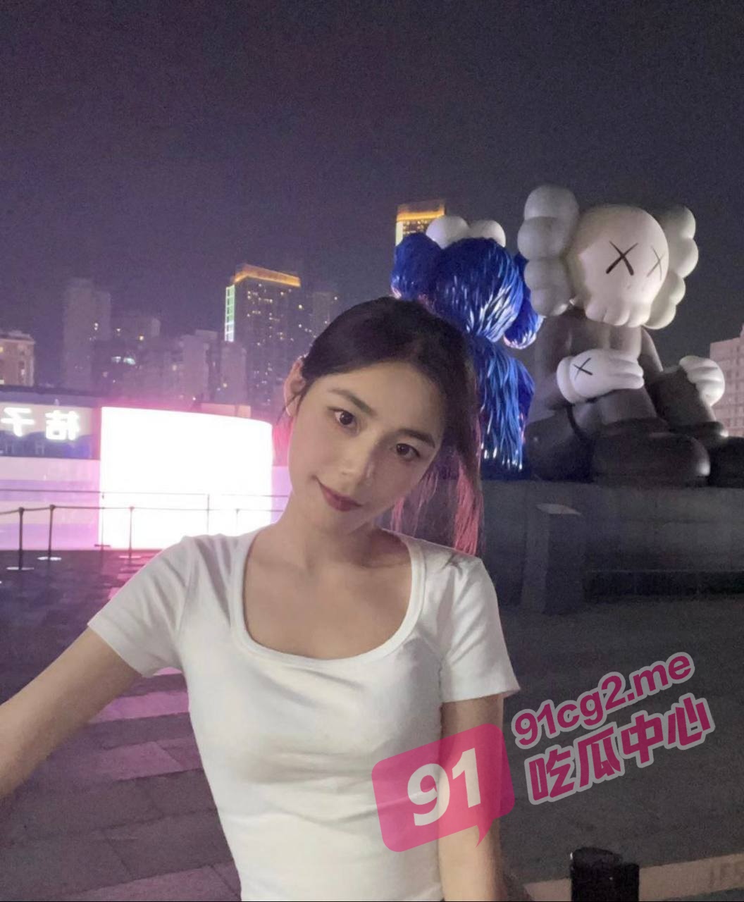 我的女友爱足交～风骚女友主动足交 爱吃鸡巴 “足交真的不会传染脚气吗”