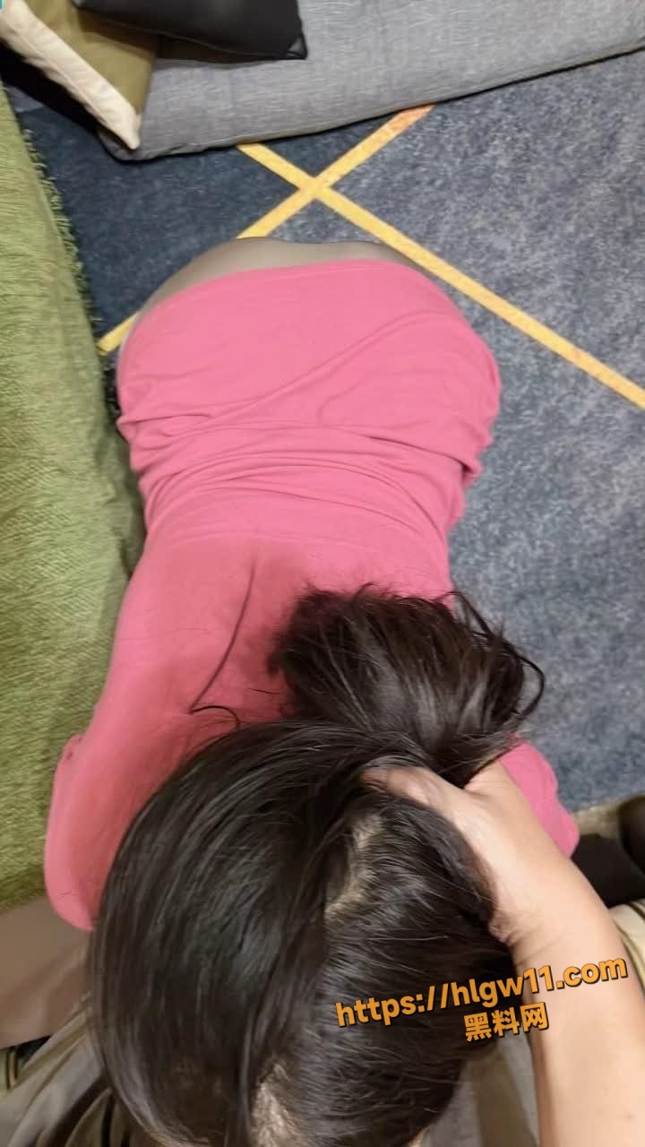 海角社区 奶子即正义 第32集 拿下大长腿美女同事 刚开始还挺不情愿的 最后大反差绝了!