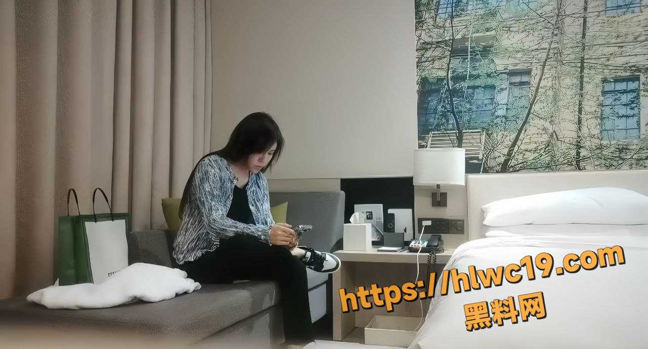 利哥探花 约炮花臂纹身外围女 舌吻揉穴主动调情 女上位骑乘啪啪全程高能