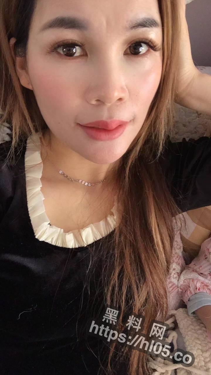 【全网独家】山东临沂熟女赵海侠，为了钱直播间公然开卖，露脸自慰上门约炮自称为商品