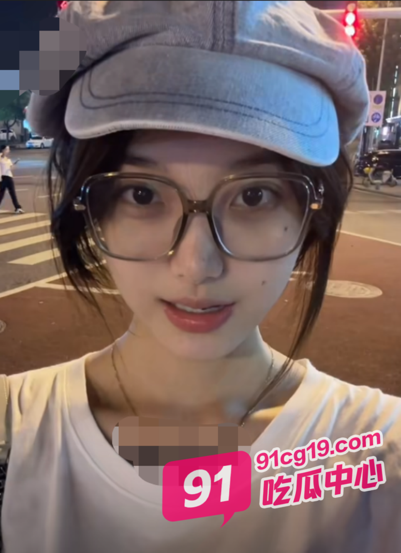 我背叛了小女友 长郡中学彭淼淼勾引我 桌下偷偷给我口交！ 配图5
