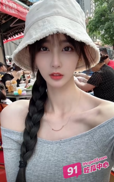 抖音蓝衣女神兰兰鹿鹿 清纯外表私底下淫荡 脱衣跪求大哥在沙发操 配图7
