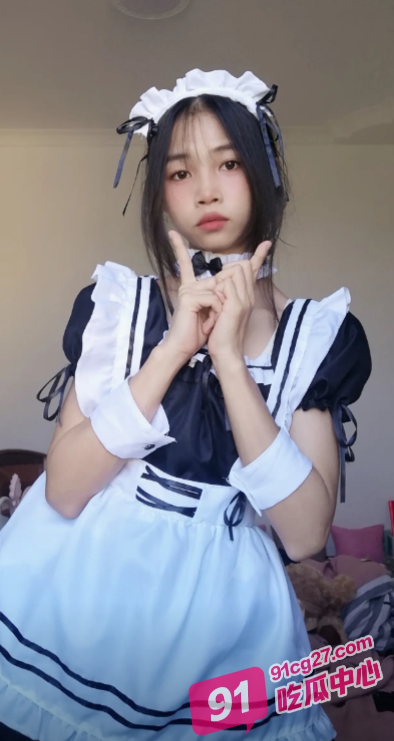天生淫娃！直击网袜少女拍片现场 极品颜值一次过不NG 配图2