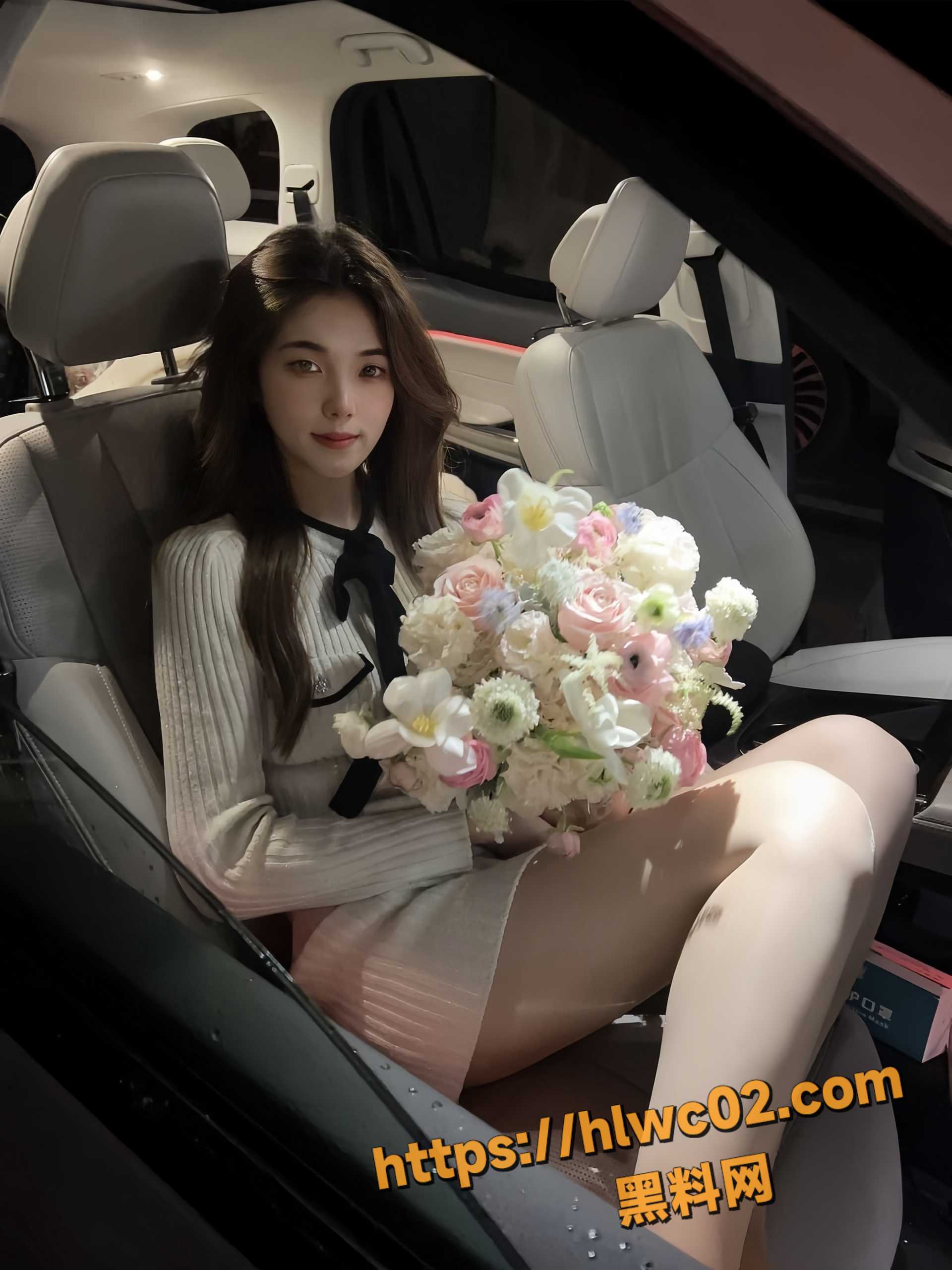 传媒学院校花 黄芸芸 被金主各种调教 户外露出跪地吃鸡