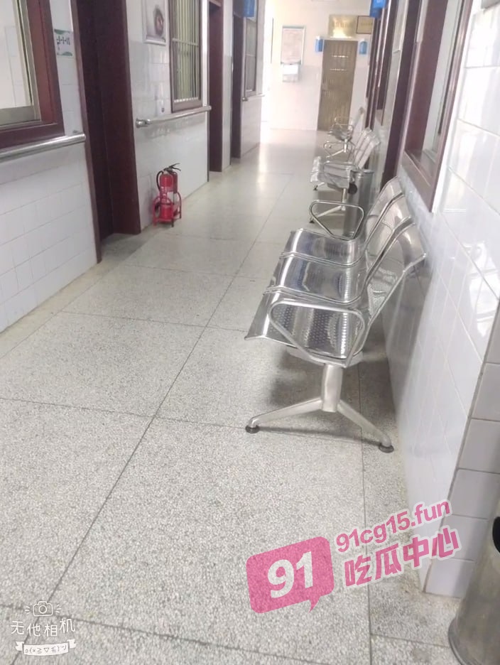 勾引男医生～闷骚人妻假装胸闷去医院勾引医生 太刺激了    “我看你不是疼是发骚”
