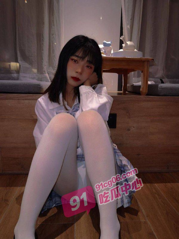 本垒打00后学生妹～长腿嫩妹花样多 为了省钱居然这样做！