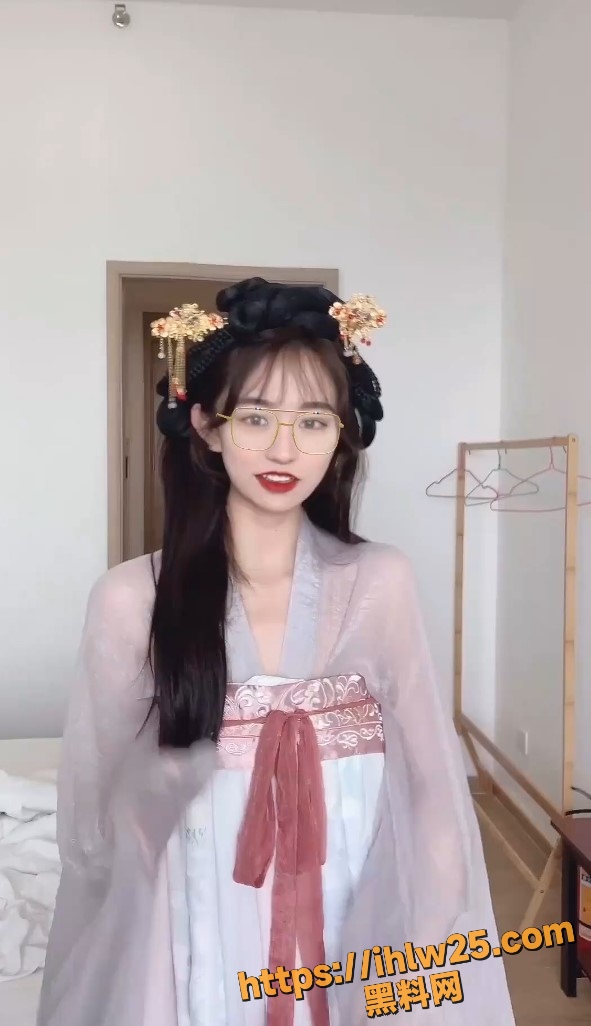 超赞女神 不见星空 汉服演绎淫荡少女,星空女神每次服化道都是格外得用心！网友求稿