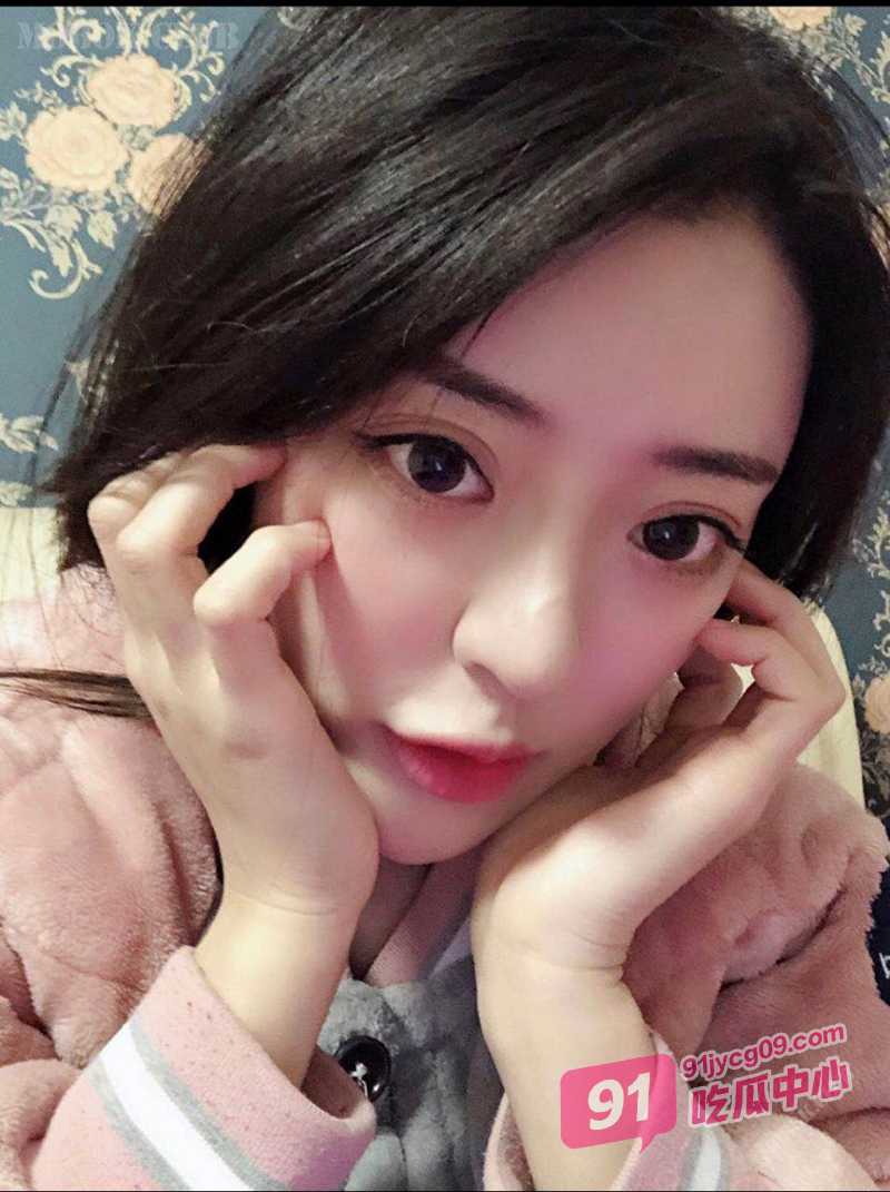 贵阳工程学院何欣彤 背着男友约野男人被发现 男友怒暴两人恋爱期间不雅图像！ 配图3