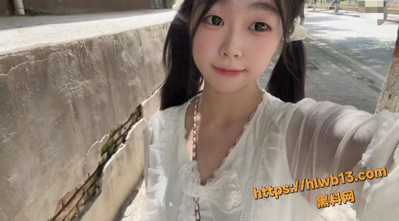 青岛大学 萝莉学姐网调曝光 巨黑鲍鱼自慰喷水 看似良家实则反差！