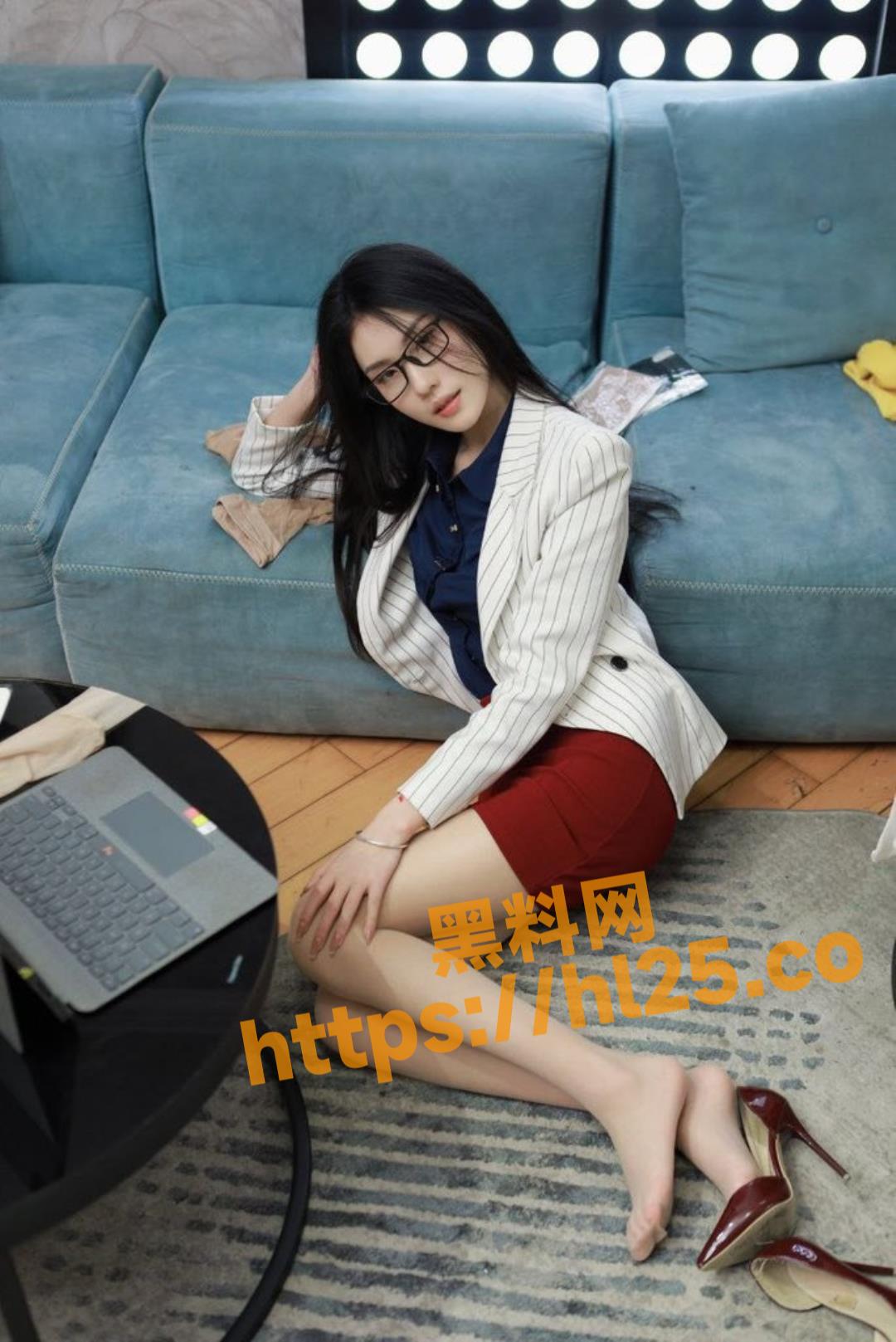 学舞蹈的大学生校花颜值逆天！约来做炮友舔着脚指头骚的不行！