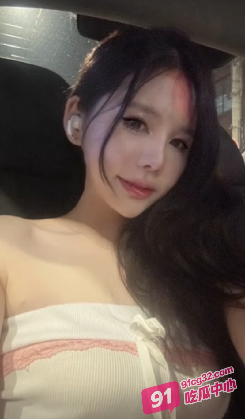 抖音网红 刘悦 白嫩大长腿穿上各式丝袜和男友做爱视频流出 纹身石锤！ 配图4