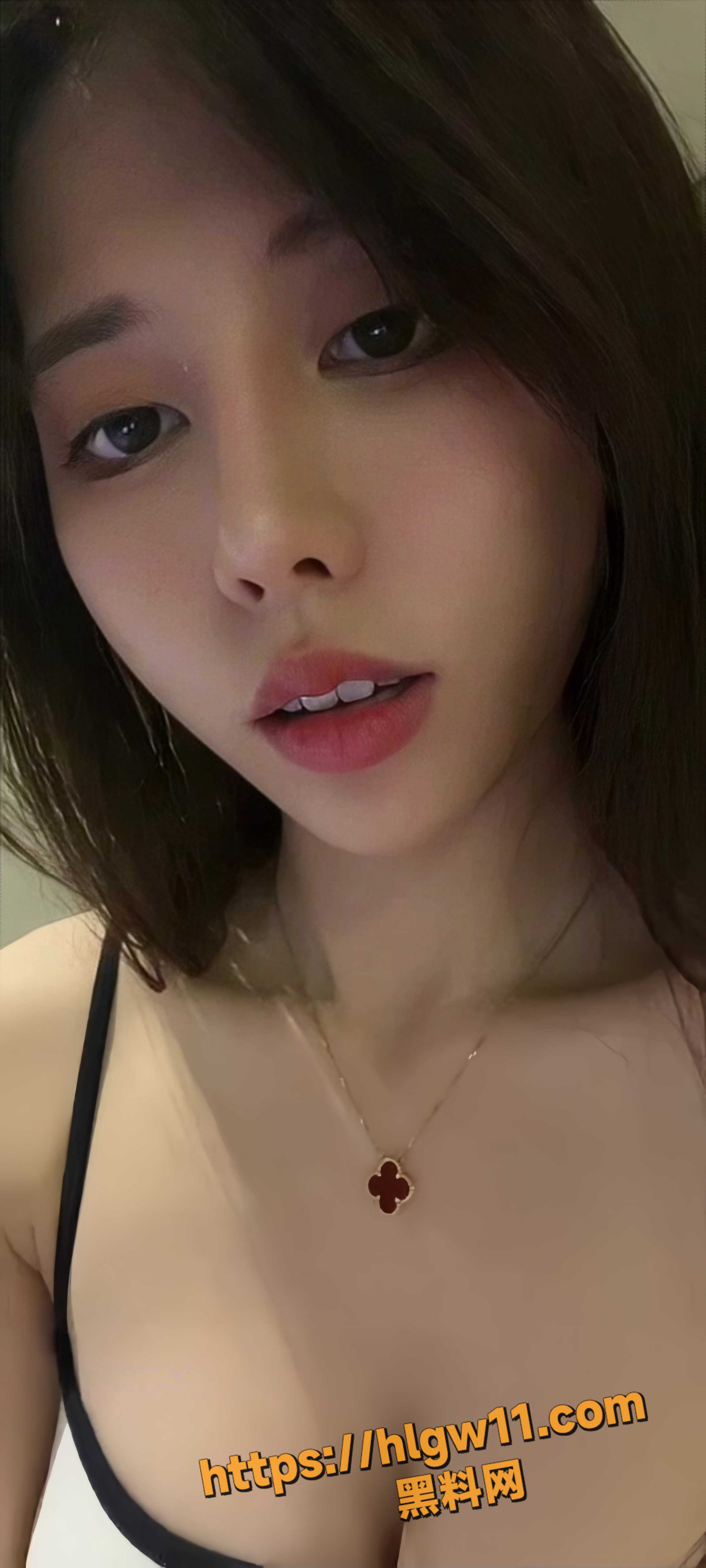 极品反差婊女神 宁宁 高端1v1定制视频流出 深喉阿黑颜掐脖子 自慰揉奶擦边舞诱惑!