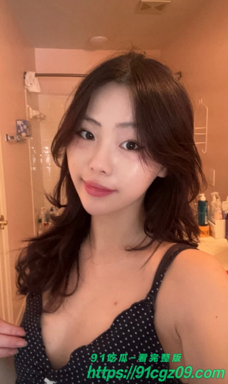 OF极品反差婊 soph96719 最新合集流出 娇嫩小穴被炮友抽插 全程呻吟不断表情诱惑！