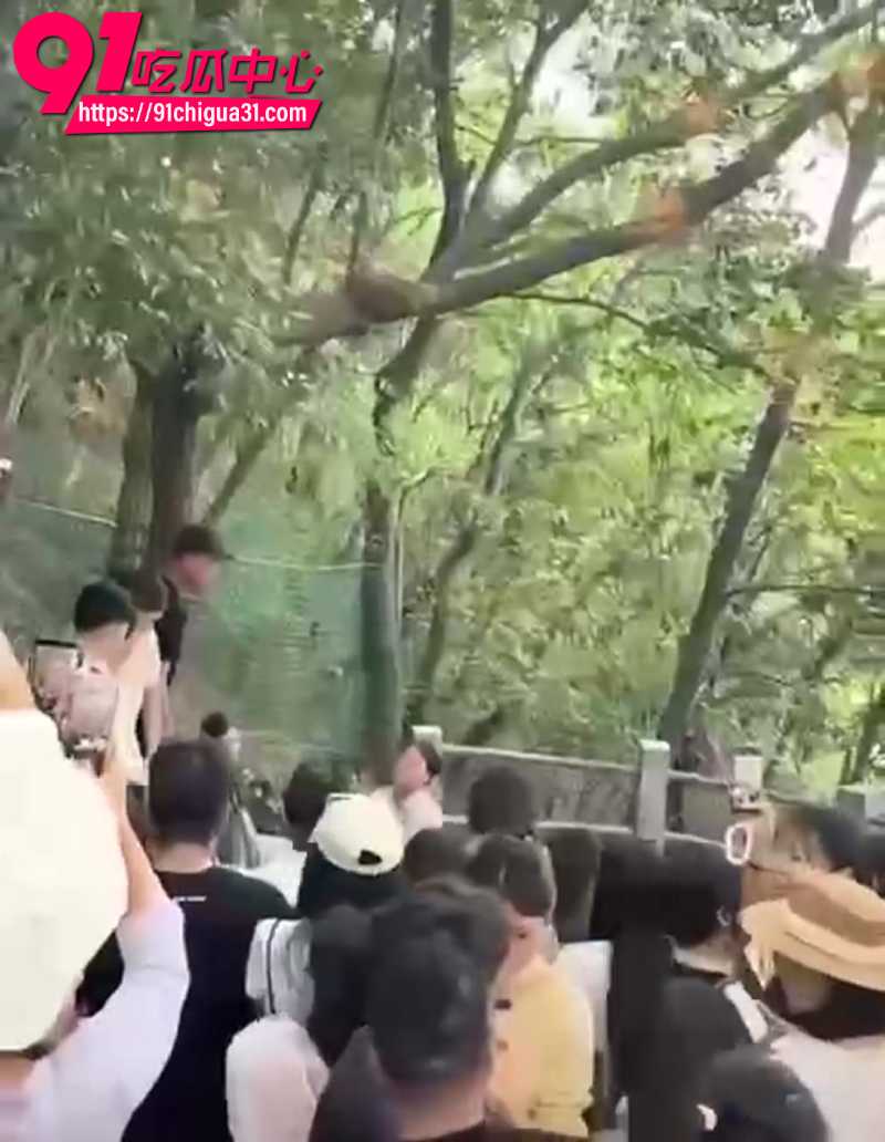 杭州北高峰抓奸大瓜小伙勾引女友闺蜜偷情被女友抓奸8