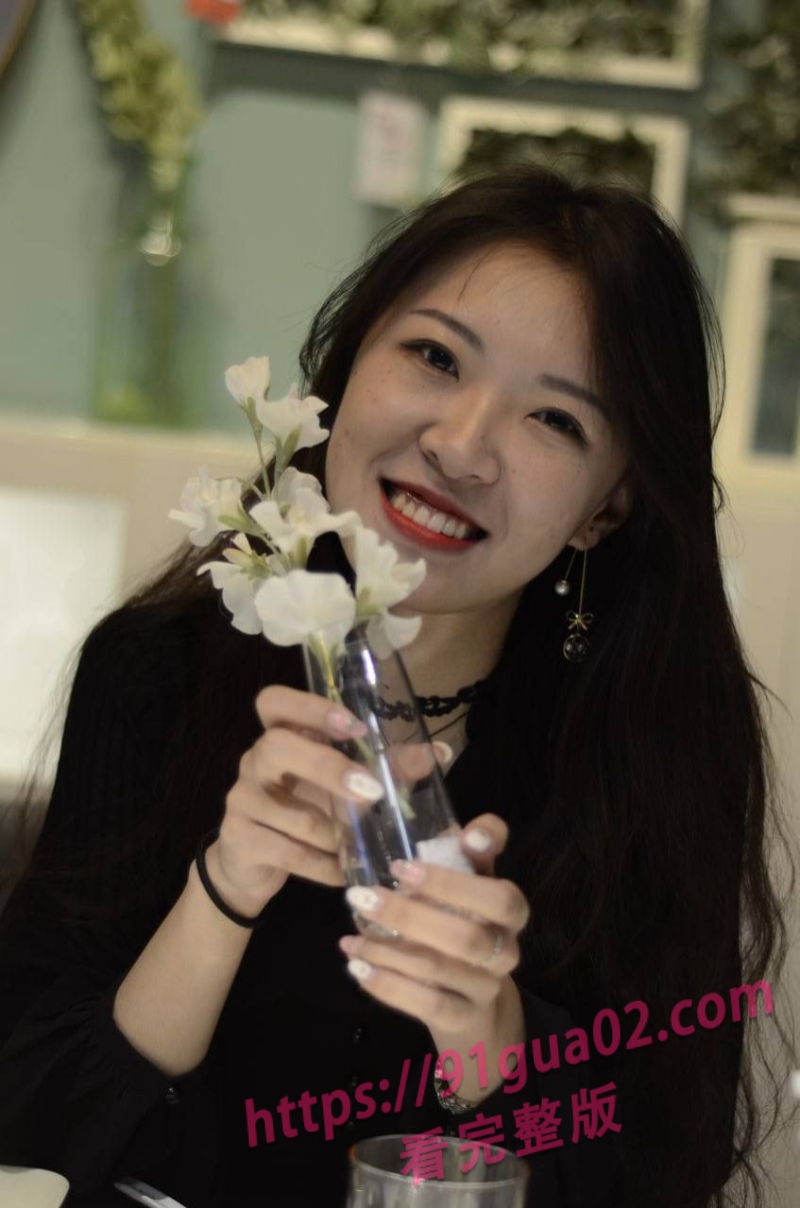 成熟御姐曾译萱主动沉沦 镜头前化身顺从骚妇 配图3