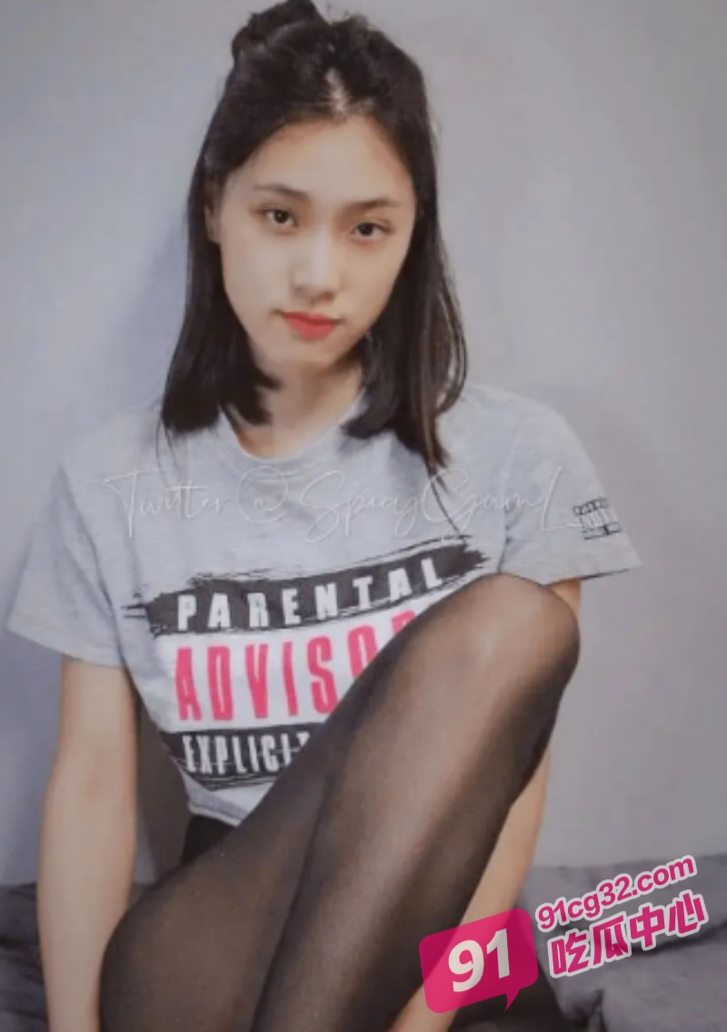 淫姬留学生刘玥onlyfans最新作品 神秘黑衣人索要万圣节礼物 不给糖就操你