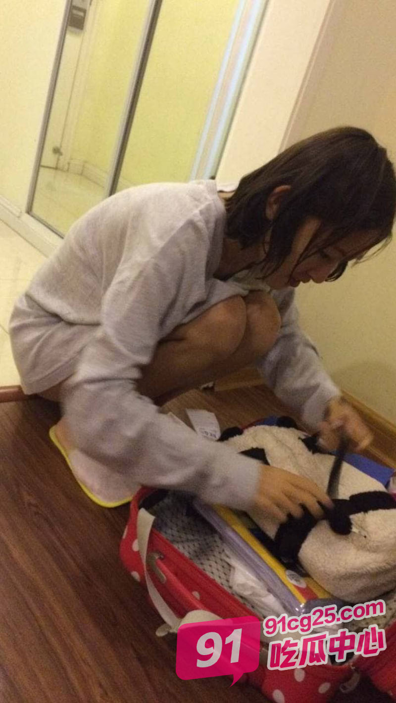 四川广安何梦然 瘦弱身躯隐藏着硕大奶子 这是什么样的宝藏女孩！ 配图5
