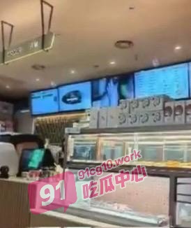 西安盛龙广场店 奈雪的茶回应店内播放不雅视频事件 顾客边喝奶茶边看片