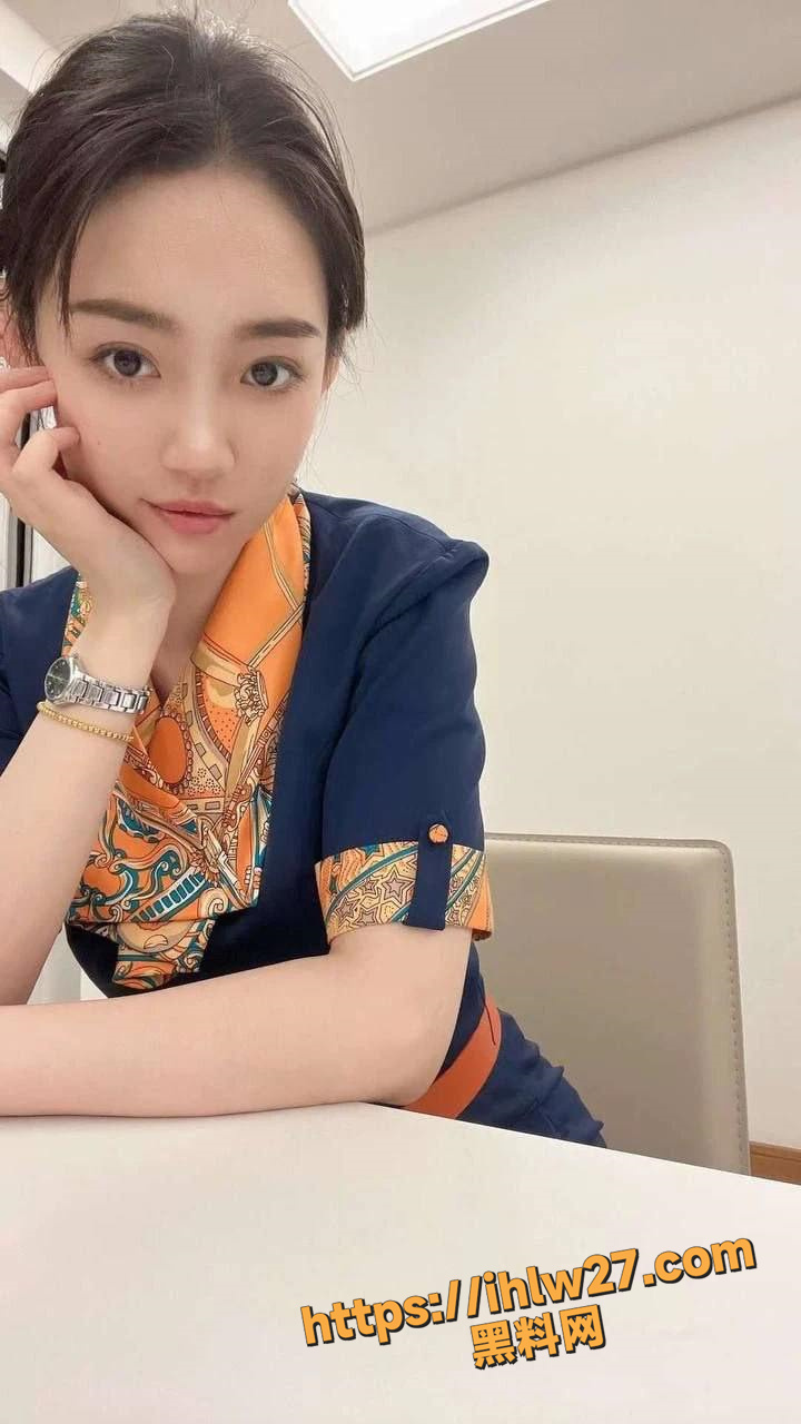 青岛航空公司空姐 张颖 约战两猛男 情趣女仆装娴熟吃鸡 遇到这种女神就得端起来插！