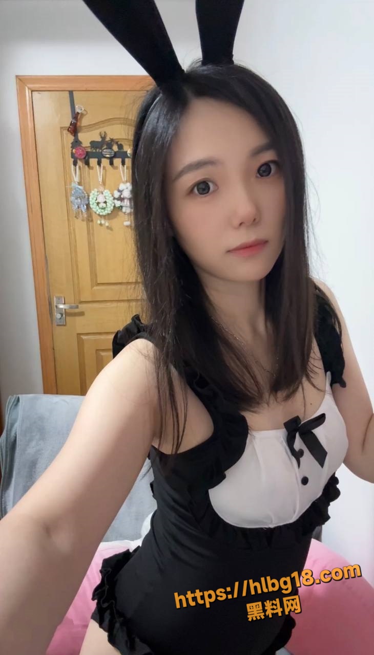 素人系列原档泄密 高颜值极品女大学妹深喉自拍 超爱大鸡巴私密视频流出！