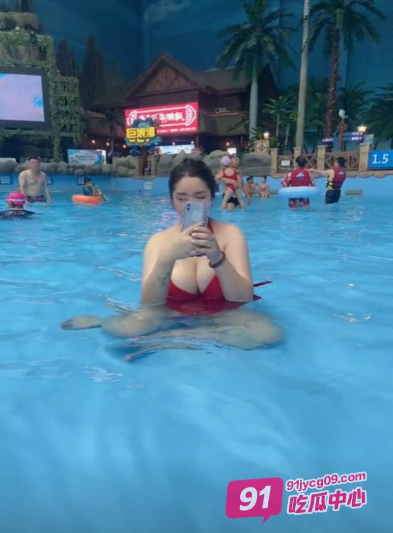 快手17W网红主播好小狗 两颗超大奶子非常耀眼～ 配图3