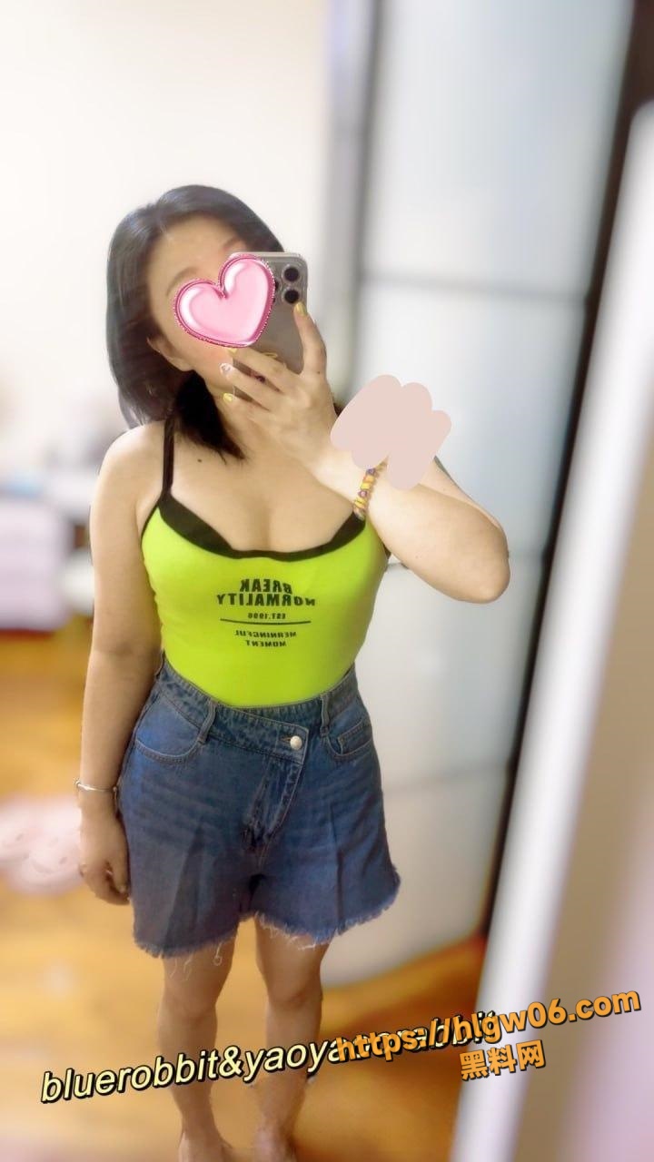 上海淫妻大神 bluerobbit 28岁985硕士小少妇 极致反差 大尺度视频流出！