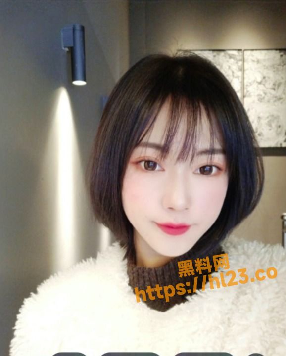 泄密！黄色短发美女直接被操到语无伦次 男主黄金舌把妹妹舔得不要不要的！直接原地起飞！