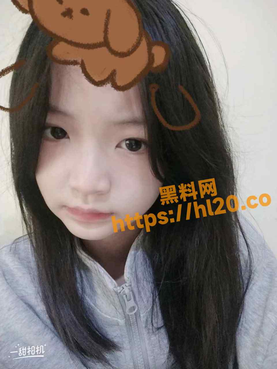 湖南株洲某学校高一三班妹子 与网恋对象穿着渔网袜视频自慰！光秃秃的小逼上一根毛没有！隐约可见处女膜！