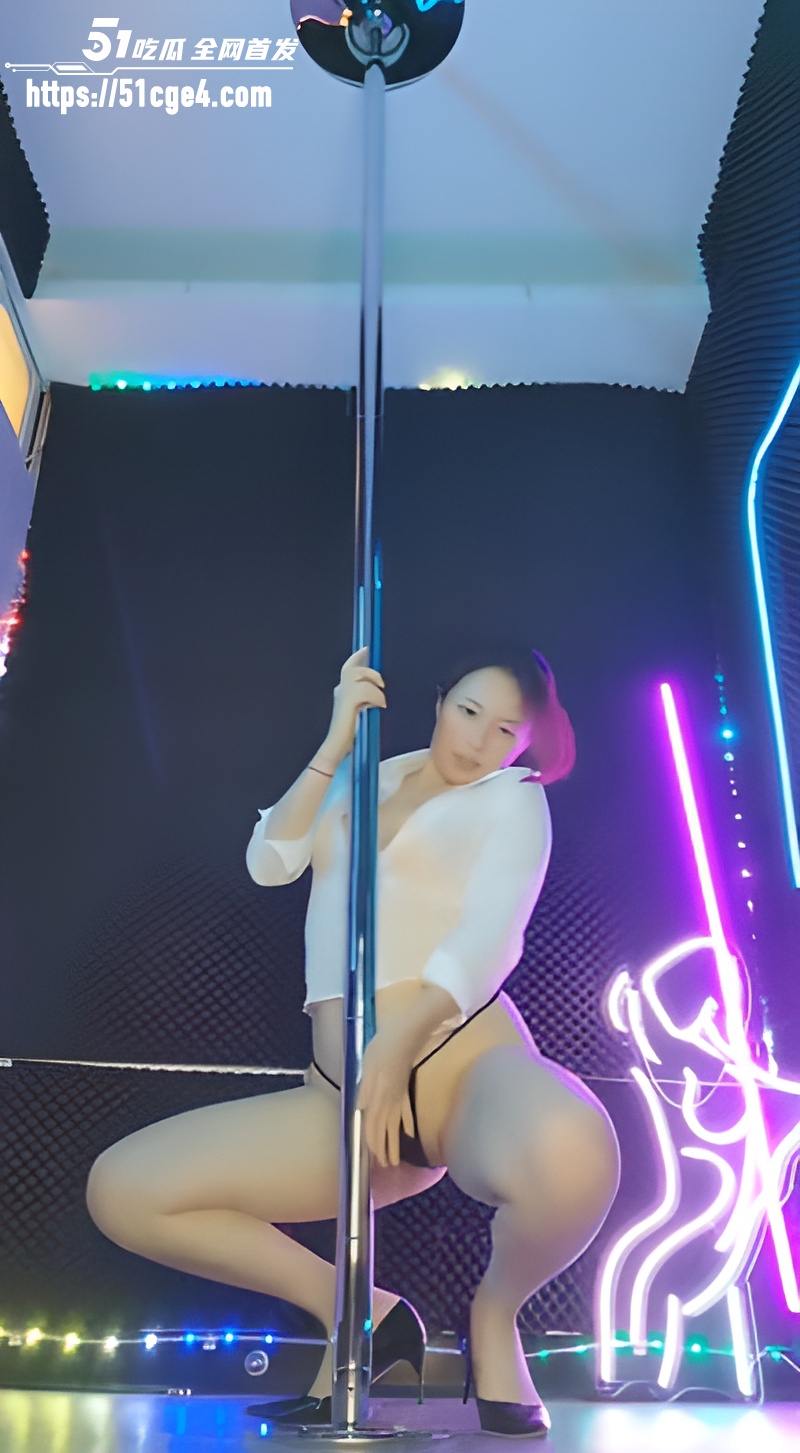 台湾网黄 小飘飘 付费福利  2