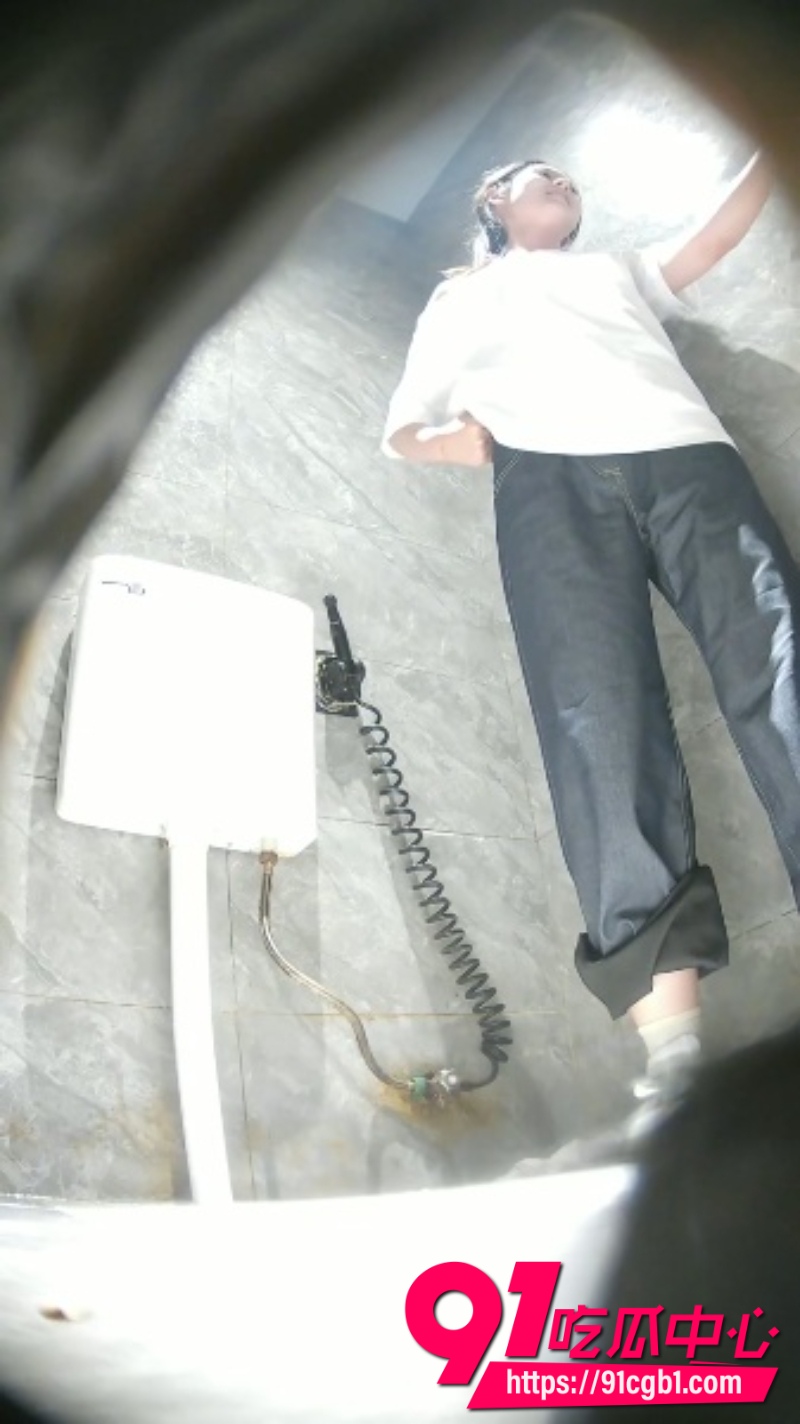 厕所偷拍3 厕所偷拍3