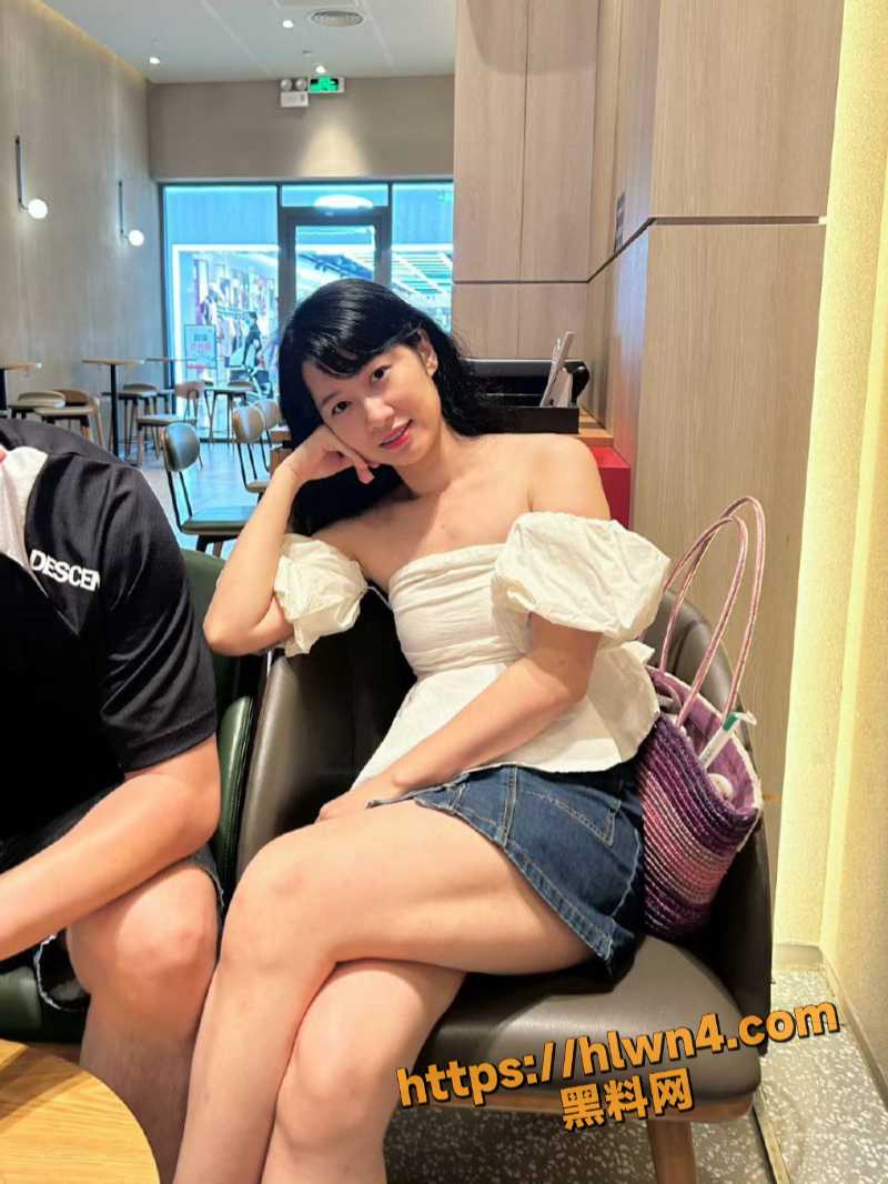 广东极品反差少妇 林嘉玲 欲求不满寻金主爸爸爆操输出 反铐双手翘着大屁股给人后入抽插到发抖！