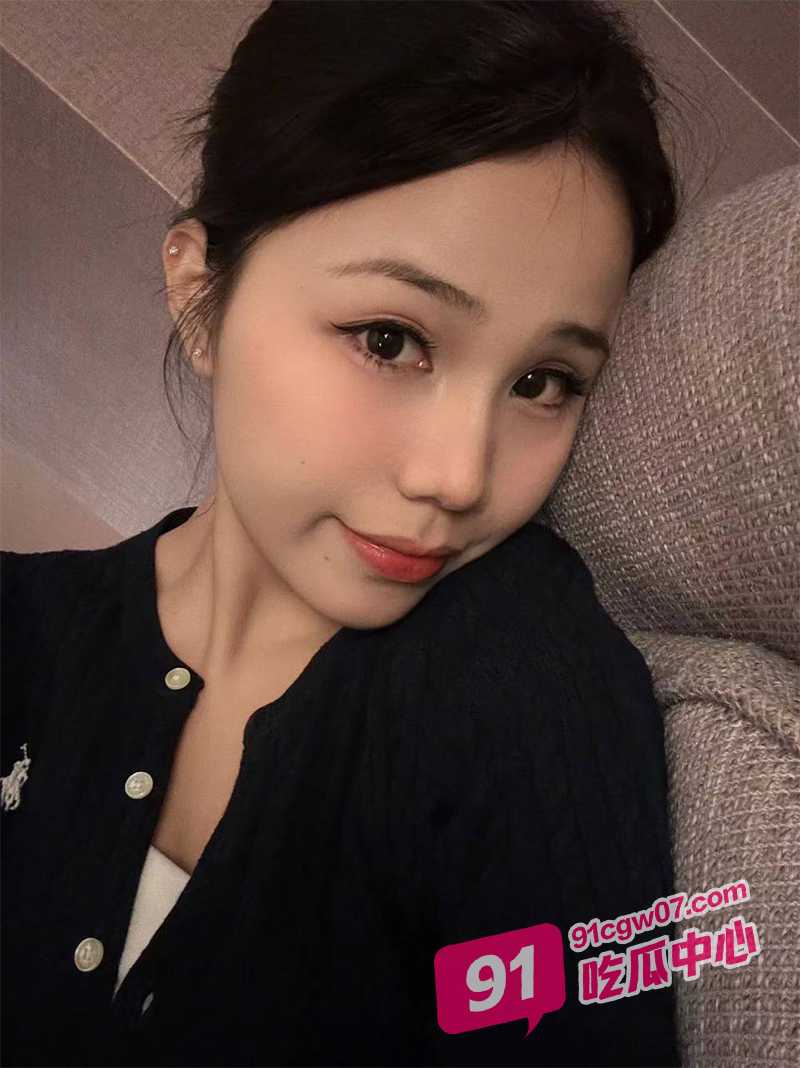 奔驰哥约操武汉大学张思雨 五星级酒店浪漫一夜 一对美乳真是让人眼馋~ 配图3