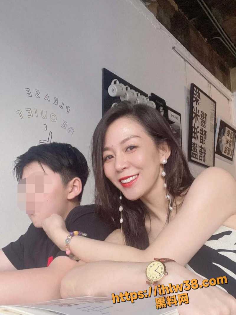 开个小号成功撩上同学的妈妈 老A8也是A8 这种韵味这种质地的熟女 要不以后跟同学个论个吧！