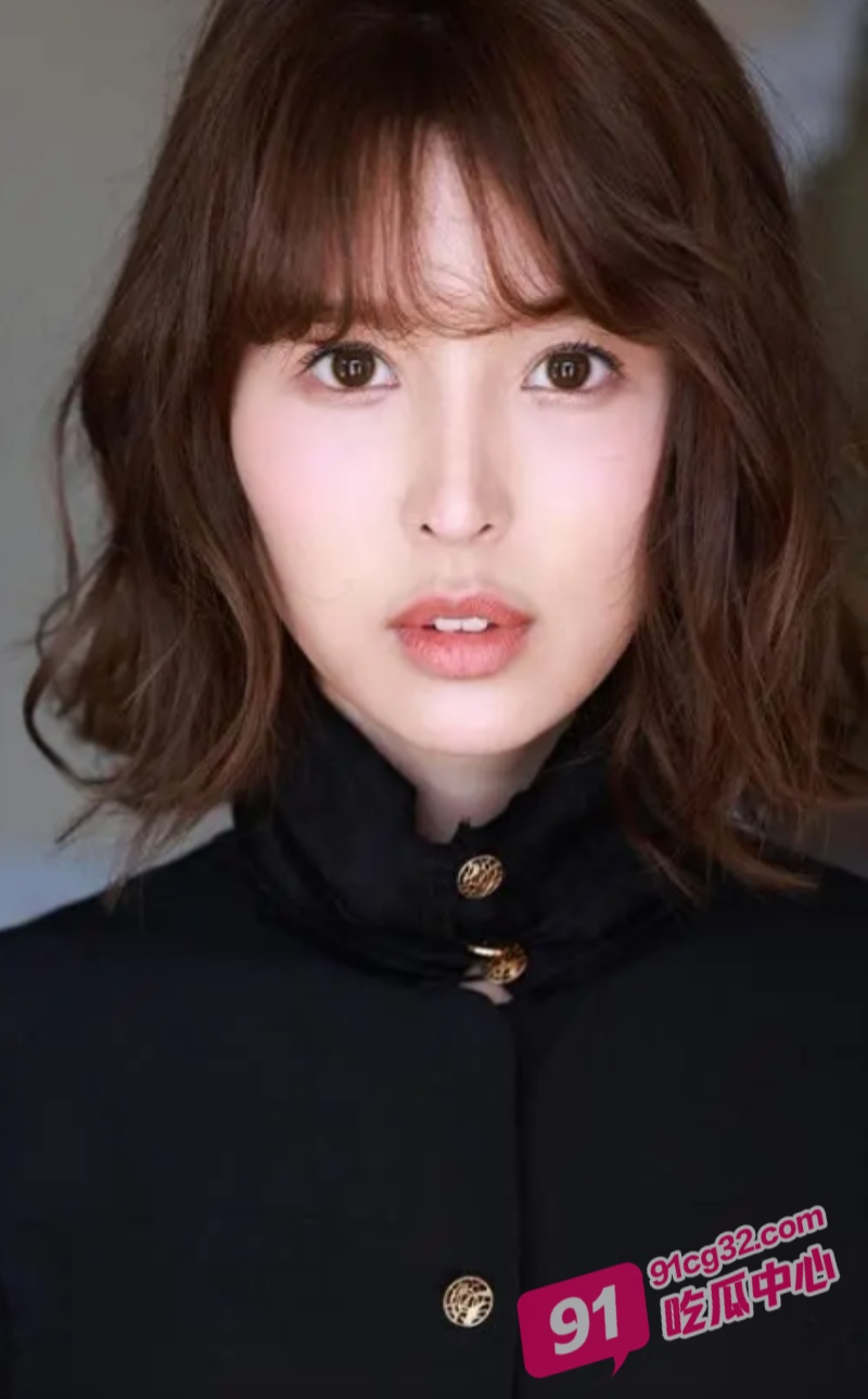 美女老师桥本葵被她只会撸管的男学生偷拍自慰视频威胁 教材室里被多男刺激轮奸!
