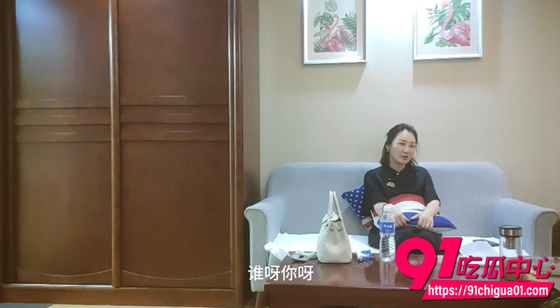 欧阳苏州探花富婆熟女第二部 聊完家常舔舐富婆骚逼 转战床上进行性爱交合!