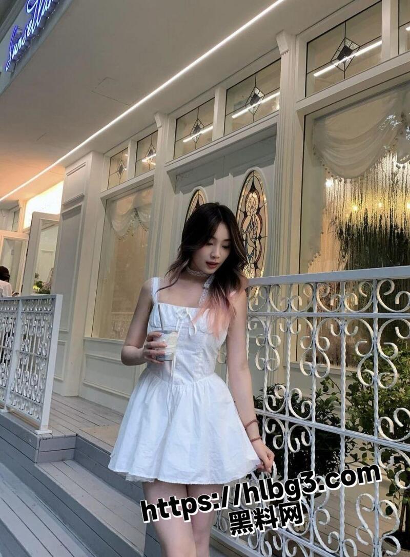 独家曝光 湖南师范大学 李婉芸 男友各种调教摆弄 大屌爆操粉穴 全程被男友录像曝光!