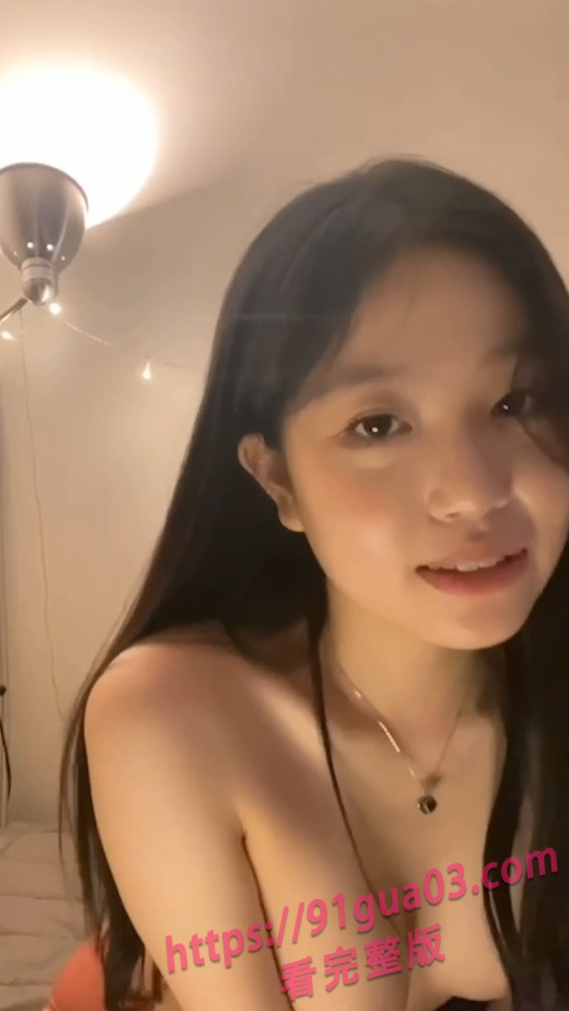 白虎美人被曝私密片段 制服姿态撩人欲火难挡 配图2