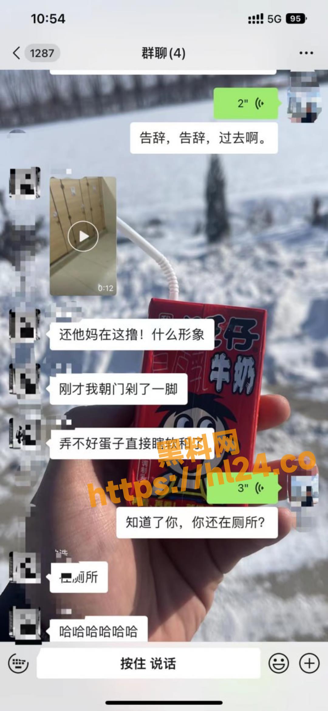厕所偷拍同学打飞机并且恶搞，吓阳痿了要不要赔钱啊！！