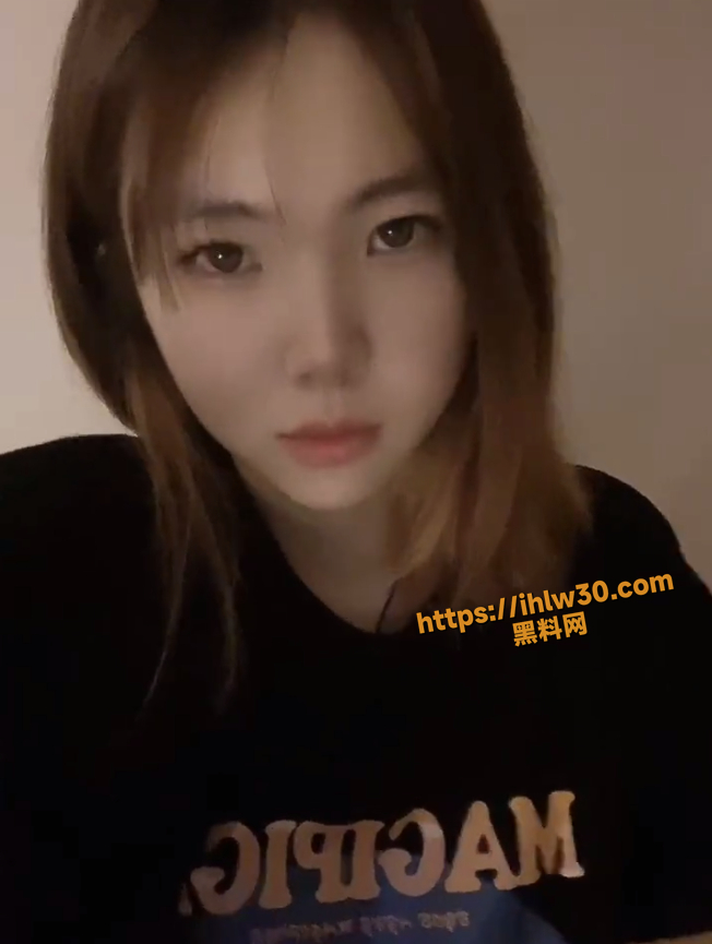 美乳清纯在校大学生 在宿舍用假鸡巴自慰 还把自慰视频发给异地恋对象欣赏！