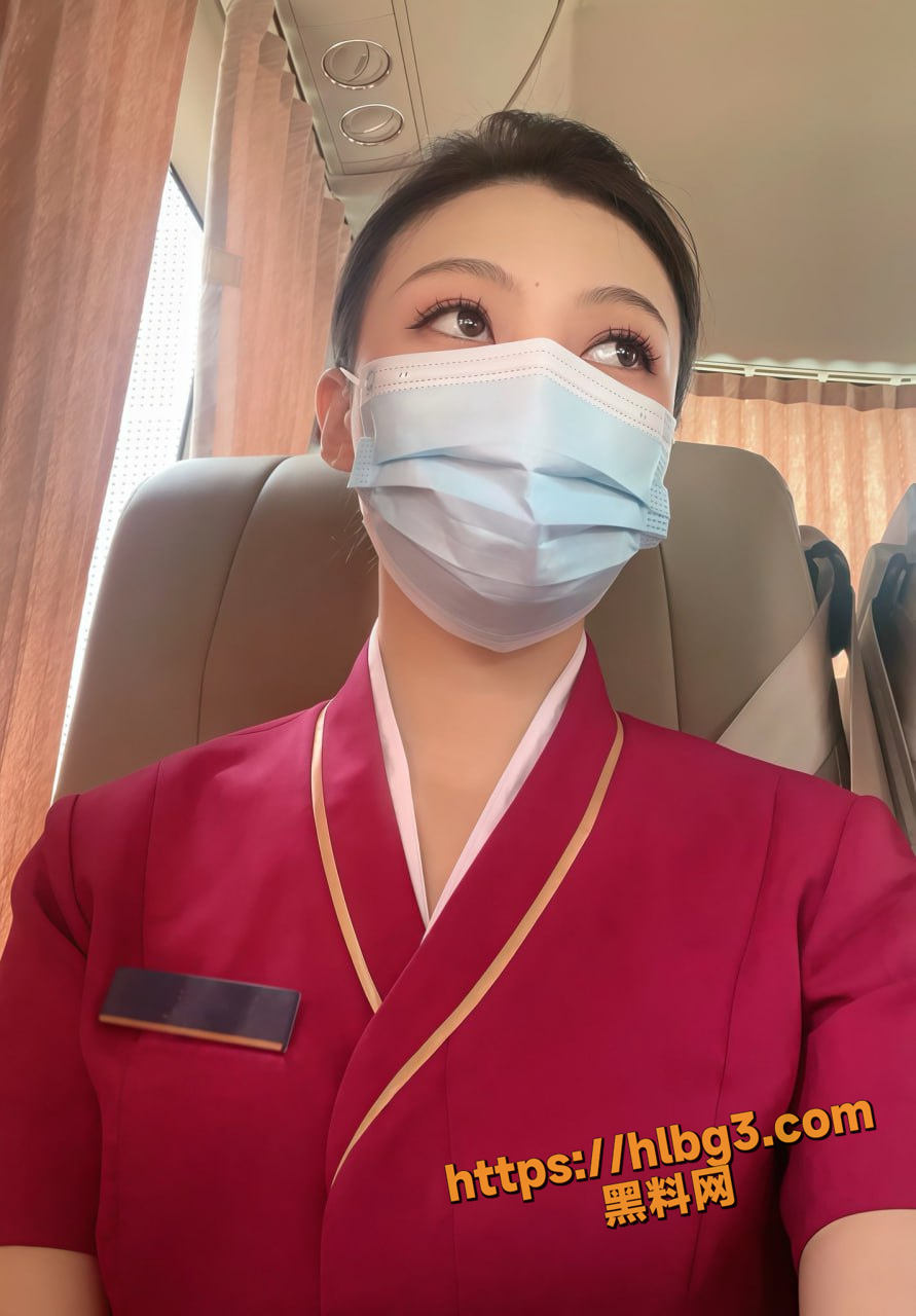 中国南方航空极品身材空姐 居然在推特做福利姬 和金主跑到飞机厕所玩空震 一日千里